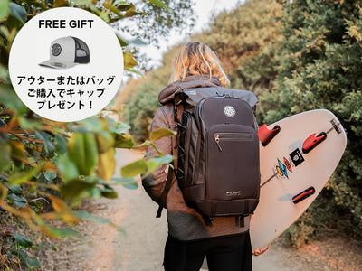 新たなサーチに出かけよう！<br>対象のアウターまたはバッグご購入でキャップをプレゼント！